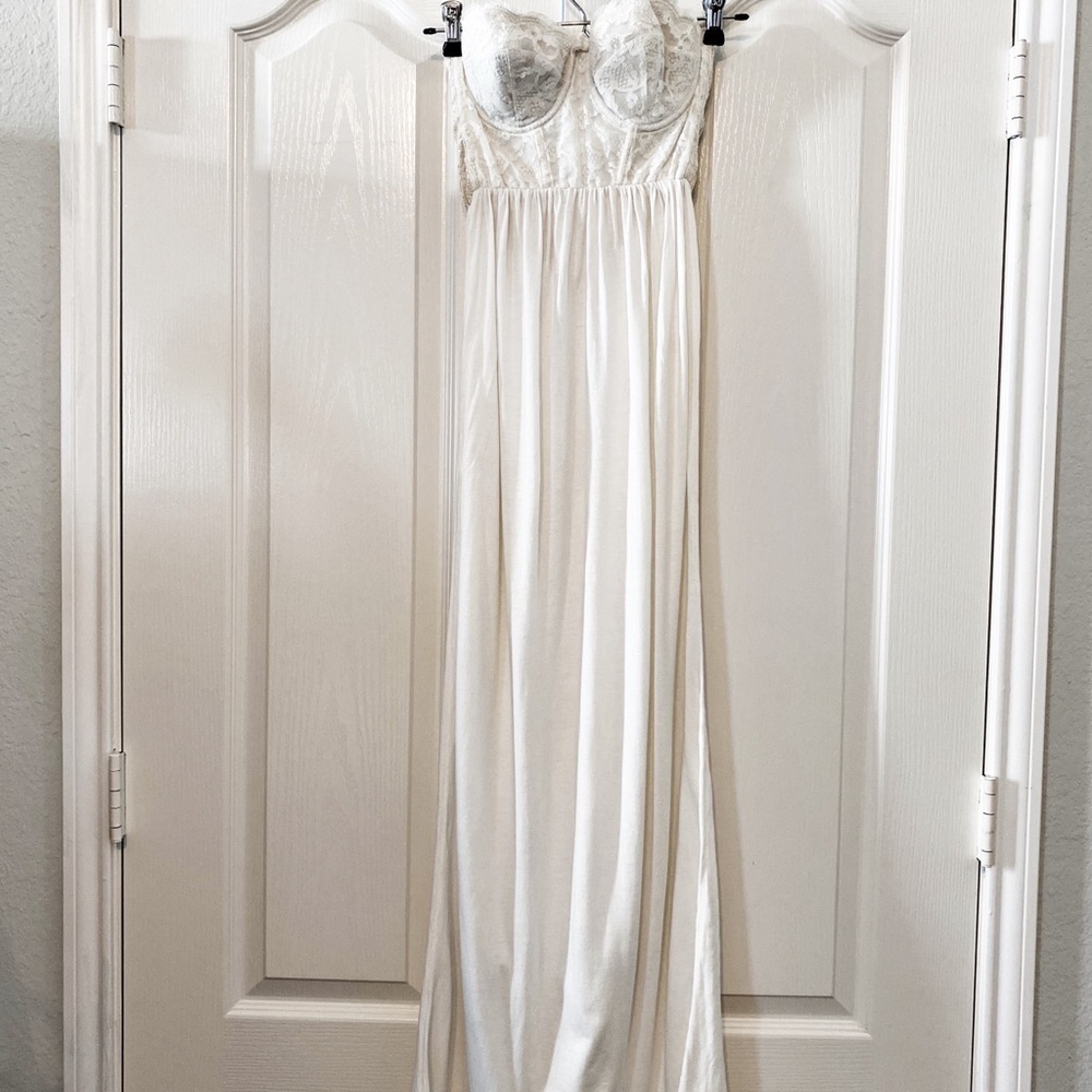 Woman’s Vintage Strapless Long Lace Slip Size Small